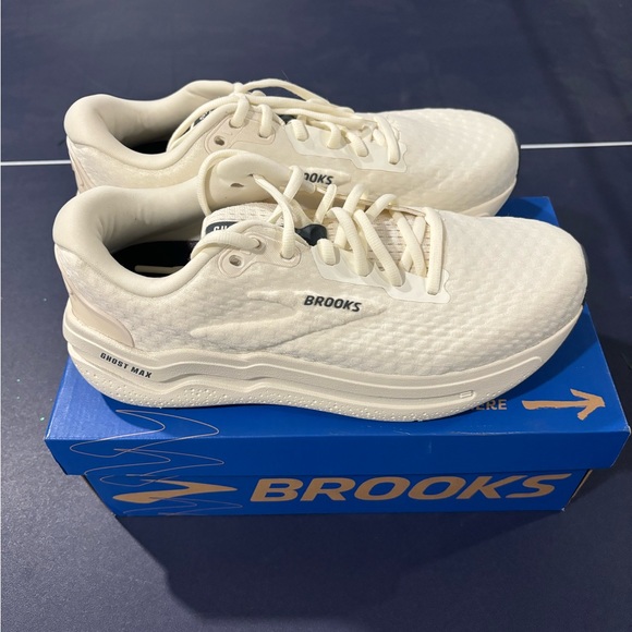 Womens Brooks Ghost Max 2 - Picture 3 of 5